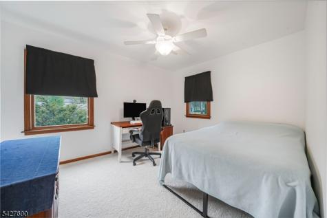 18 Cabot Lane Kinnelon NJ 07405