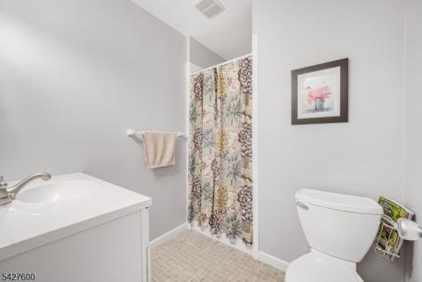 18 Cabot Lane Kinnelon NJ 07405