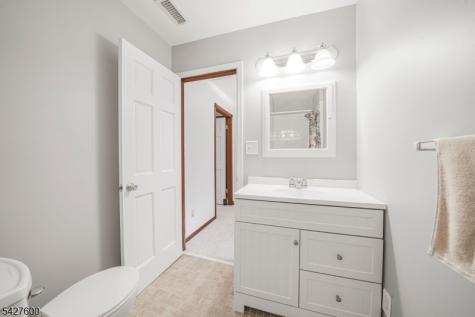 18 Cabot Lane Kinnelon NJ 07405