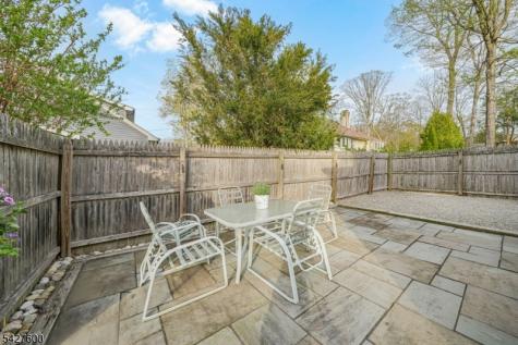 18 Cabot Lane Kinnelon NJ 07405