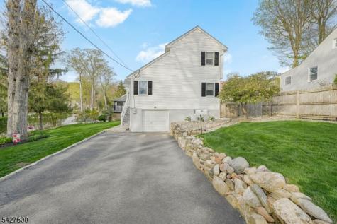 18 Cabot Lane Kinnelon NJ 07405