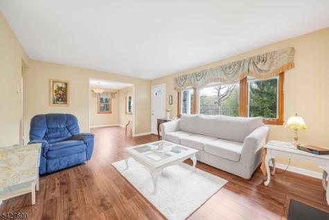 18 Cabot Lane Kinnelon NJ 07405