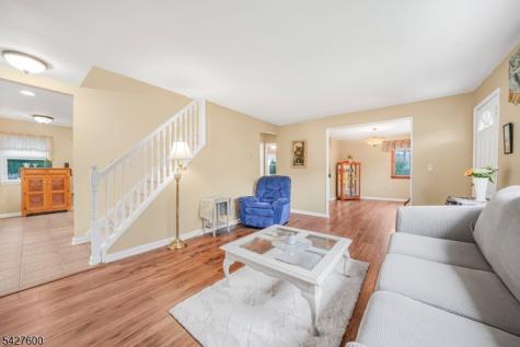 18 Cabot Lane Kinnelon NJ 07405
