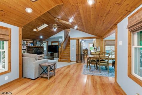 158 Glenside Trail Byram NJ 07871