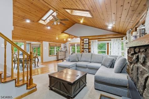 158 Glenside Trail Byram NJ 07871