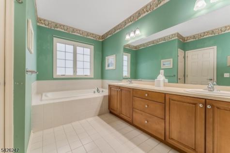 43 Falcon Way Washington NJ 07882