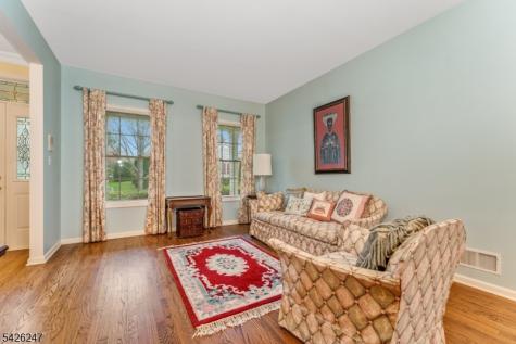 43 Falcon Way Washington NJ 07882