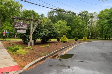557 Monroe Court River Edge NJ 07661