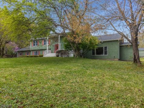 46 Sutton Road Tewksbury NJ 08833