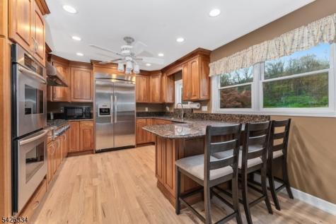 46 Sutton Road Tewksbury NJ 08833