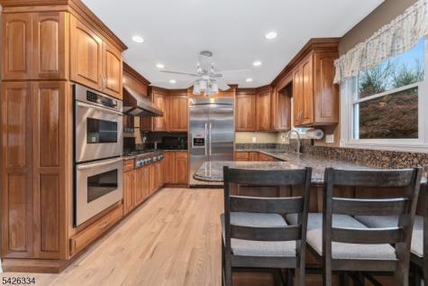 46 Sutton Road Tewksbury NJ 08833
