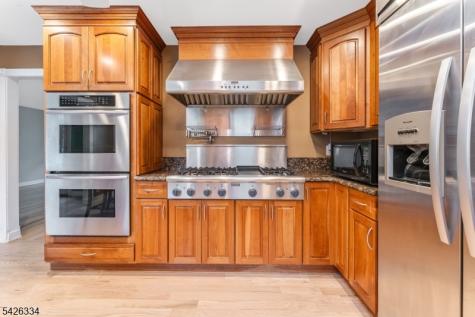46 Sutton Road Tewksbury NJ 08833
