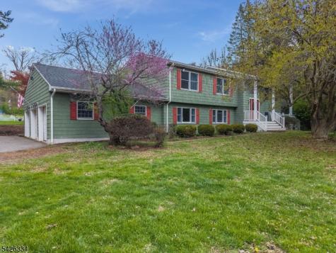 46 Sutton Road Tewksbury NJ 08833