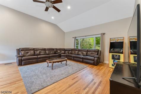 46 Sutton Road Tewksbury NJ 08833