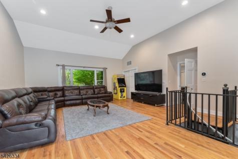 46 Sutton Road Tewksbury NJ 08833