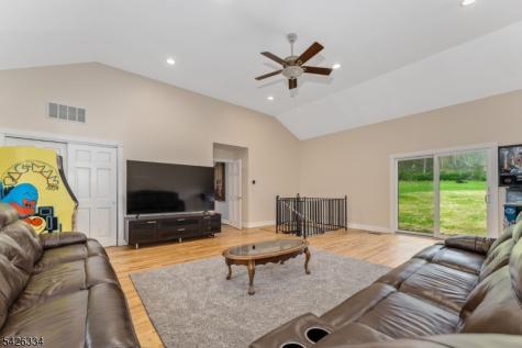 46 Sutton Road Tewksbury NJ 08833