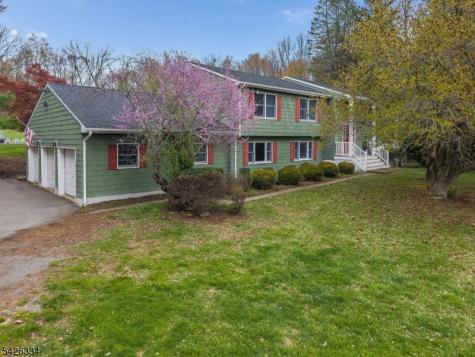 46 Sutton Road Tewksbury NJ 08833