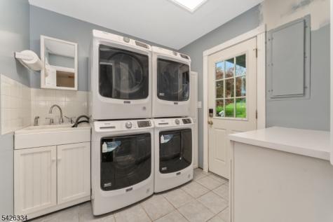 46 Sutton Road Tewksbury NJ 08833