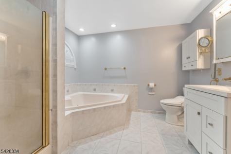 46 Sutton Road Tewksbury NJ 08833