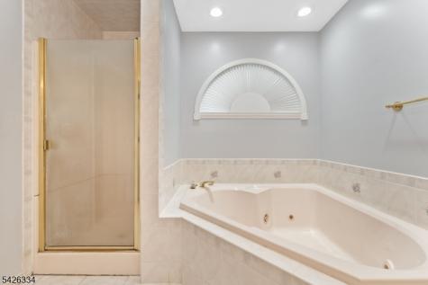 46 Sutton Road Tewksbury NJ 08833