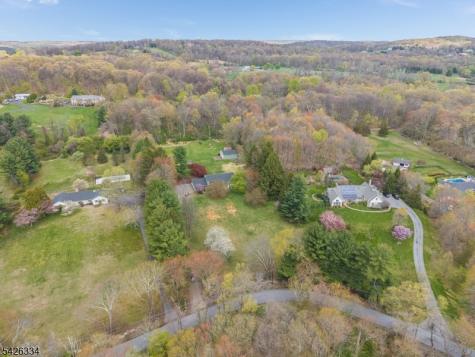 46 Sutton Road Tewksbury NJ 08833