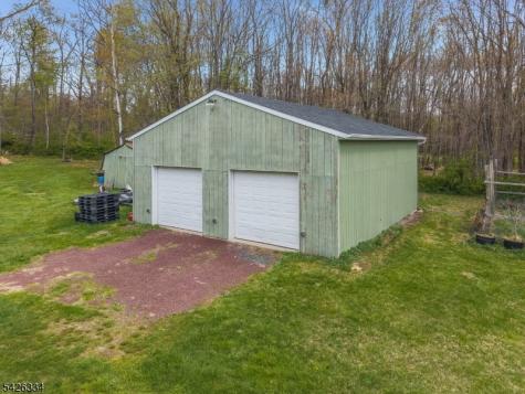 46 Sutton Road Tewksbury NJ 08833