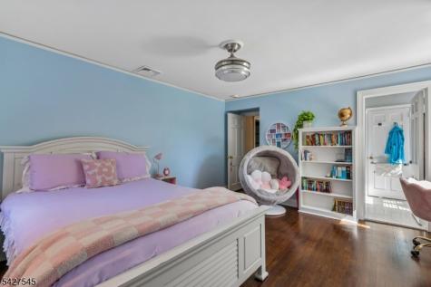 23 Greenview Way Montclair NJ 07043