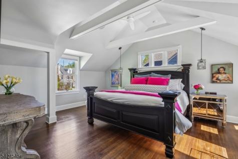 23 Greenview Way Montclair NJ 07043