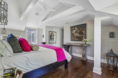 23 Greenview Way Montclair NJ 07043