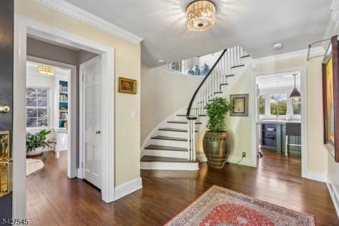 23 Greenview Way Montclair NJ 07043