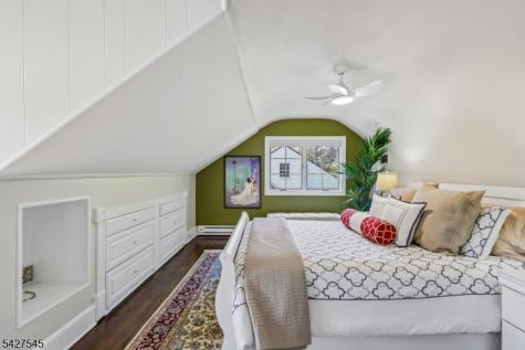 23 Greenview Way Montclair NJ 07043
