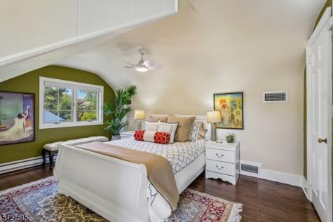 23 Greenview Way Montclair NJ 07043