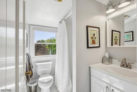 23 Greenview Way Montclair NJ 07043