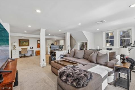 23 Greenview Way Montclair NJ 07043