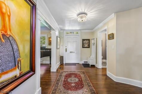 23 Greenview Way Montclair NJ 07043