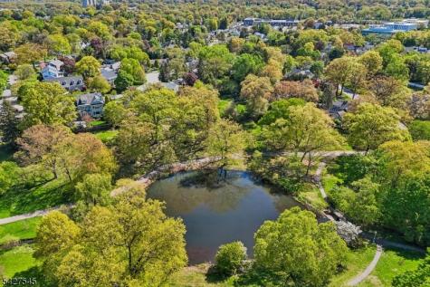 23 Greenview Way Montclair NJ 07043