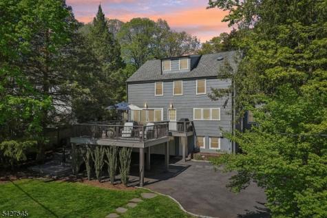 23 Greenview Way Montclair NJ 07043