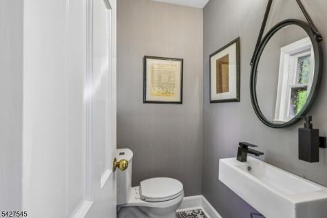 23 Greenview Way Montclair NJ 07043
