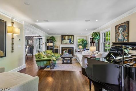 23 Greenview Way Montclair NJ 07043