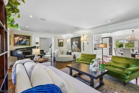 23 Greenview Way Montclair NJ 07043