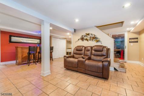 110 Overlook Avenue East Hanover NJ 07936