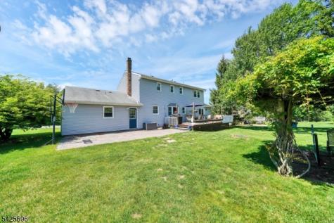 30 Aldersgate Circle Mount Olive NJ 07828