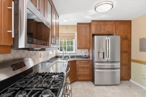 27 Country Lake Drive Jefferson NJ 07438