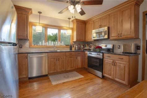 6 Helen Street Hopatcong NJ 07874