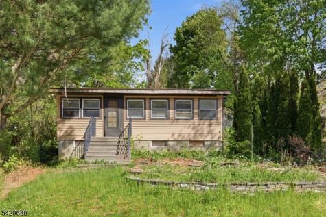 39 Fernwood Avenue Hardyston NJ 07460