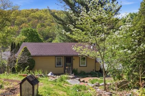 39 Fernwood Avenue Hardyston NJ 07460