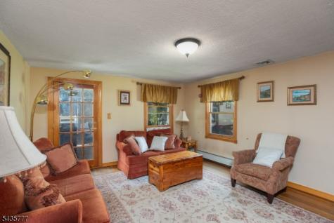 142 Mountain Parkway Green Brook NJ 08812
