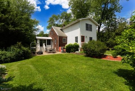 142 Mountain Parkway Green Brook NJ 08812