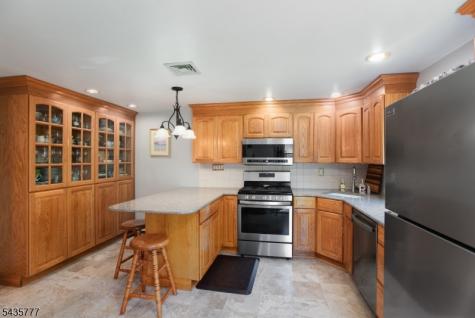 142 Mountain Parkway Green Brook NJ 08812