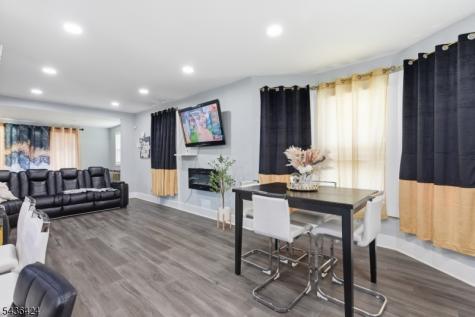 245 W 3rd Avenue Roselle NJ 07203